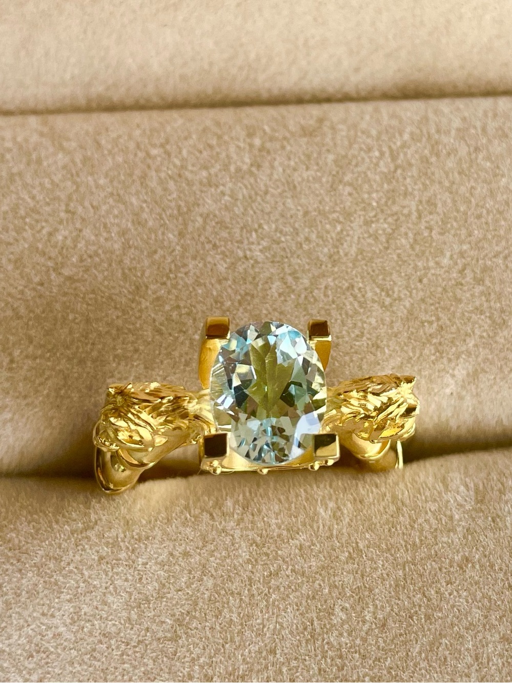Gold-plated horse Band Ring with Blue Oval topaz
